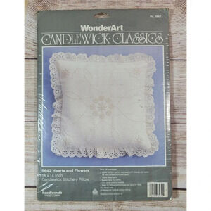 WonderArt Candlewick Classics Hearts and Flowers Pillow Kit #5642 14" x 14" New